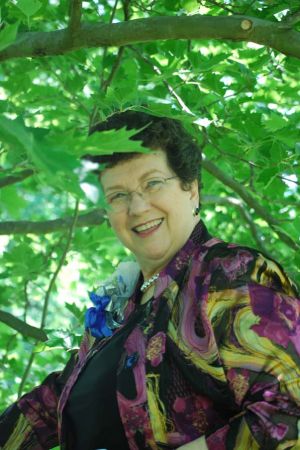 Bobbie Adams selected a sycamore tree to commemorate her tenure at VWC. (Photo by Janice Marshall-Pittman) Bobbie Adams selected a sycamore tree to commemorate her tenure at VWC.